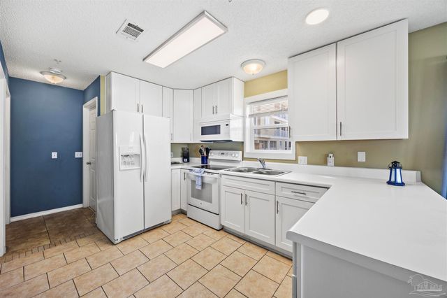 7464 Sunset Harbor Dr 111, Navarre, FL 32566