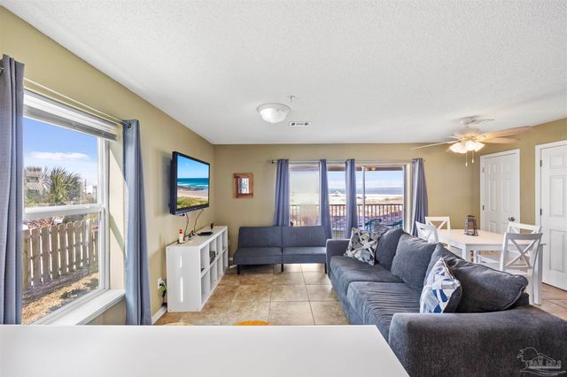 7464 Sunset Harbor Dr 111, Navarre, FL 32566