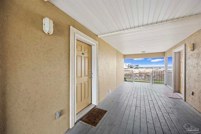 7464 Sunset Harbor Dr 111, Navarre, FL 32566