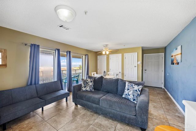 7464 Sunset Harbor Dr 111, Navarre, FL 32566