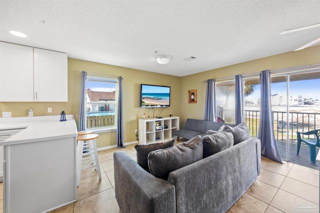 7464 Sunset Harbor Dr 111, Navarre, FL 32566