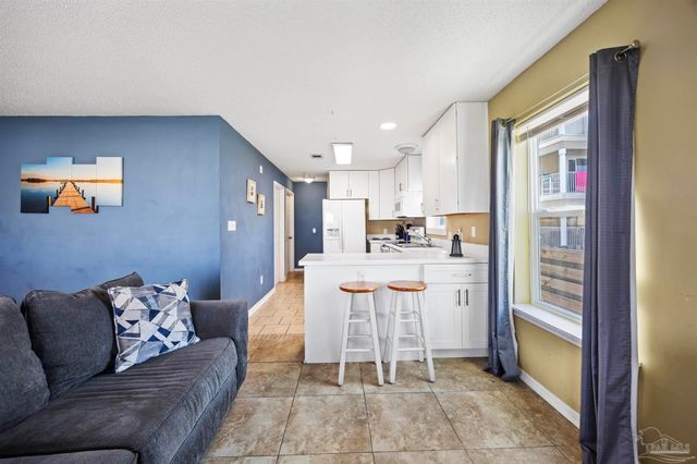 7464 Sunset Harbor Dr 111, Navarre, FL 32566