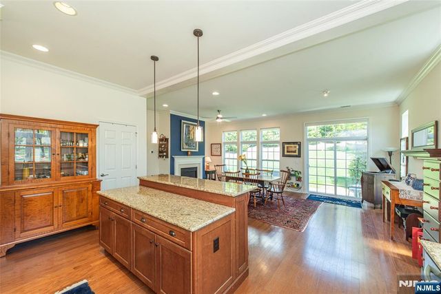 2 Harrison Way, Mount Arlington Boro, NJ 07856