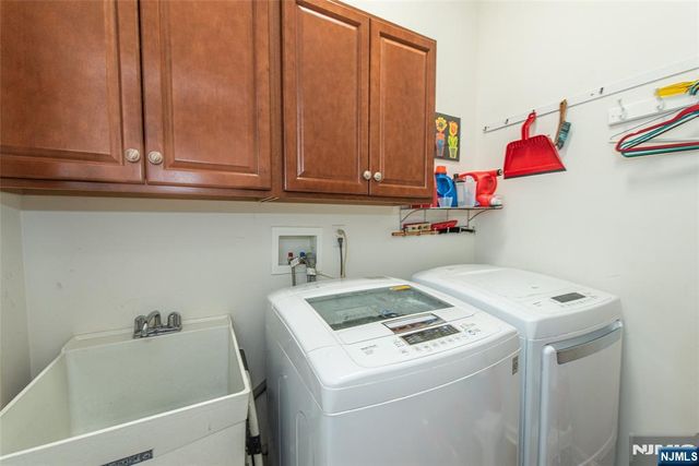 2 Harrison Way, Mount Arlington Boro, NJ 07856