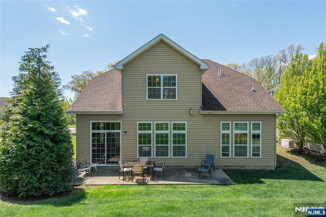 2 Harrison Way, Mount Arlington Boro, NJ 07856
