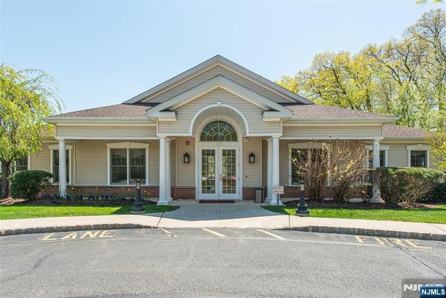 2 Harrison Way, Mount Arlington Boro, NJ 07856