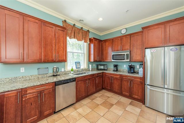 2 Harrison Way, Mount Arlington Boro, NJ 07856