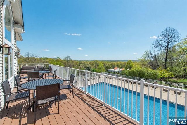 2 Harrison Way, Mount Arlington Boro, NJ 07856