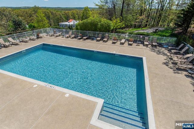 2 Harrison Way, Mount Arlington Boro, NJ 07856