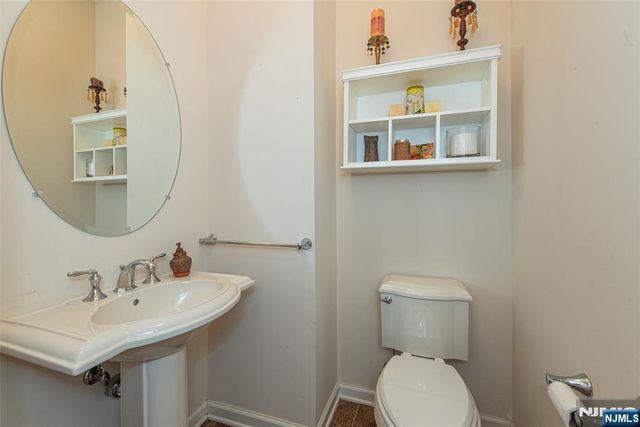2 Harrison Way, Mount Arlington Boro, NJ 07856