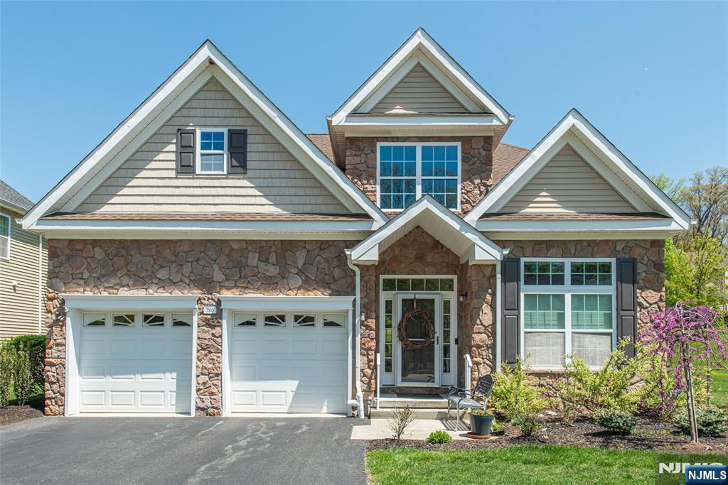 2 Harrison Way, Mount Arlington Boro, NJ 07856