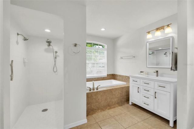 2114 49TH AVENUE E, Bradenton, FL 34203