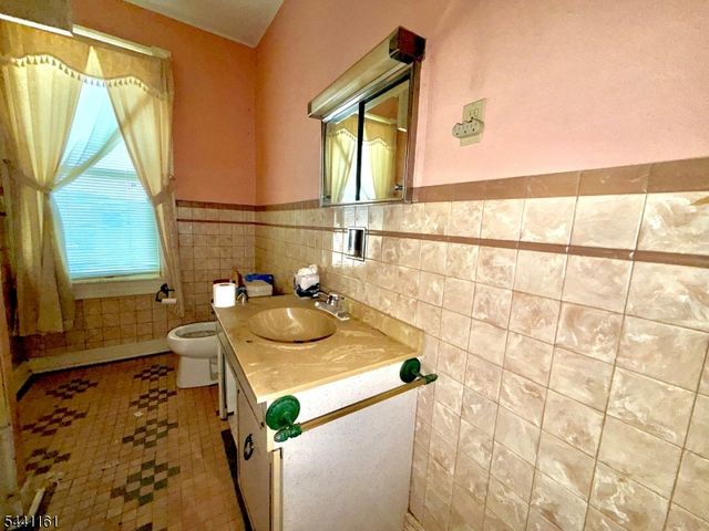 242 Filmore St, Phillipsburg Town, NJ 08865