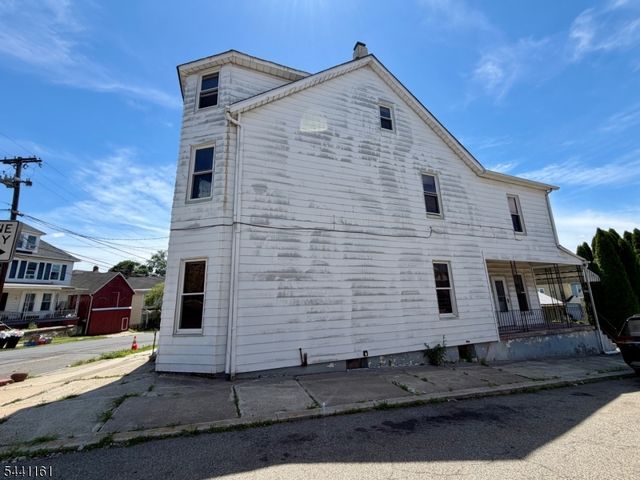 242 Filmore St, Phillipsburg Town, NJ 08865