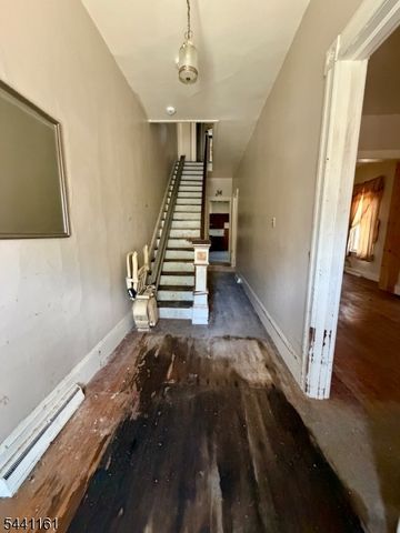 242 Filmore St, Phillipsburg Town, NJ 08865