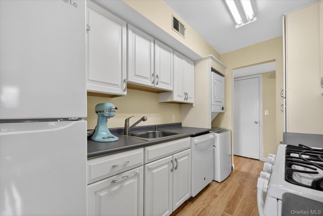 276 Temple Hill Road 1515, New Windsor, NY 12553