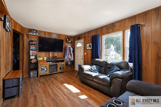 485 E Woodbridge Avenue, Avenel, NJ 07001