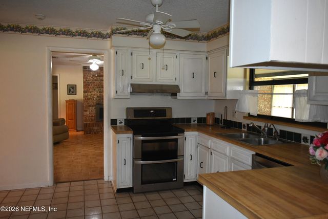 579 TARA FARMS Drive, Middleburg, FL 32068