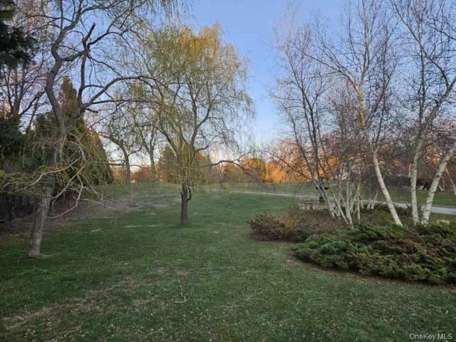 9 Locust Woods Drive, Shelter Island, NY 11964