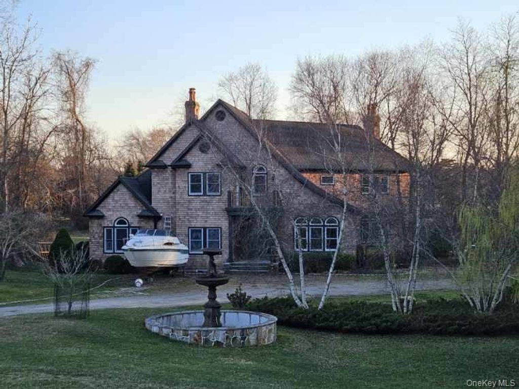 9 Locust Woods Drive, Shelter Island, NY 11964