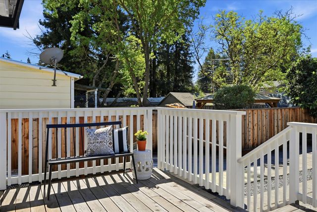 15 Ward St, Healdsburg, CA 95448