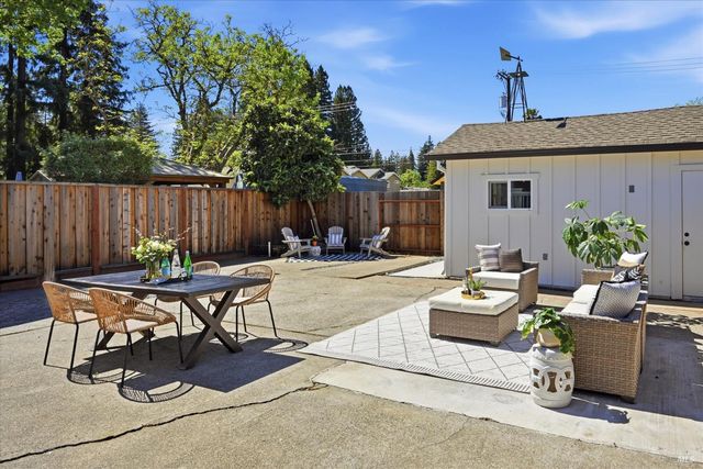 15 Ward St, Healdsburg, CA 95448