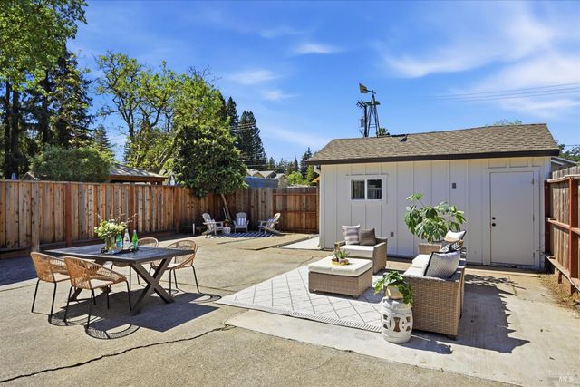 15 Ward St, Healdsburg, CA 95448