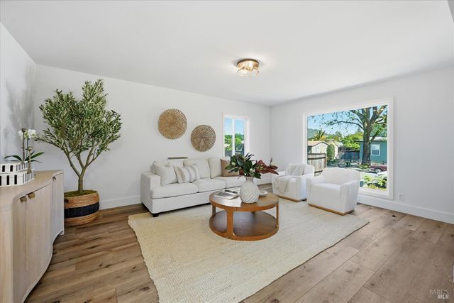 15 Ward St, Healdsburg, CA 95448