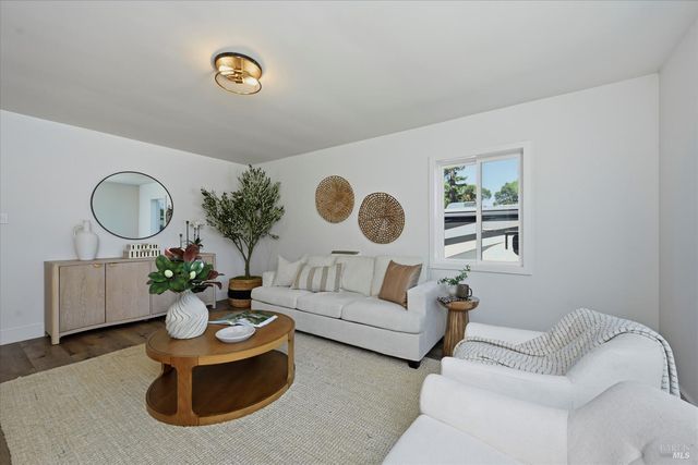 15 Ward St, Healdsburg, CA 95448