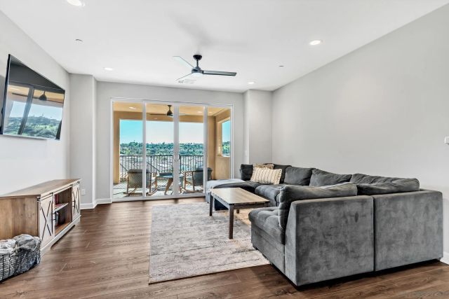 1128 Witherby Ln, Escondido, CA 92026