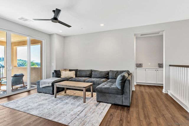 1128 Witherby Ln, Escondido, CA 92026