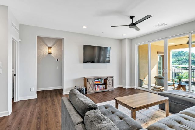 1128 Witherby Ln, Escondido, CA 92026