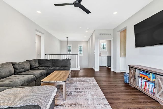 1128 Witherby Ln, Escondido, CA 92026