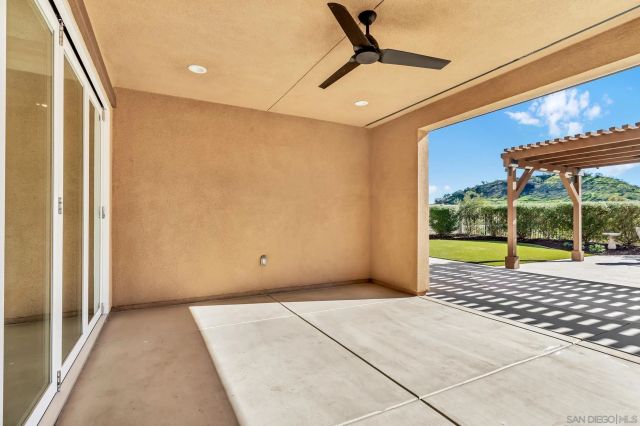 1128 Witherby Ln, Escondido, CA 92026