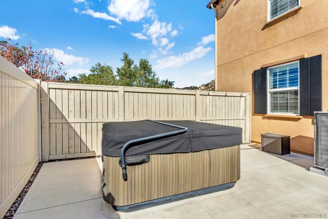 1128 Witherby Ln, Escondido, CA 92026