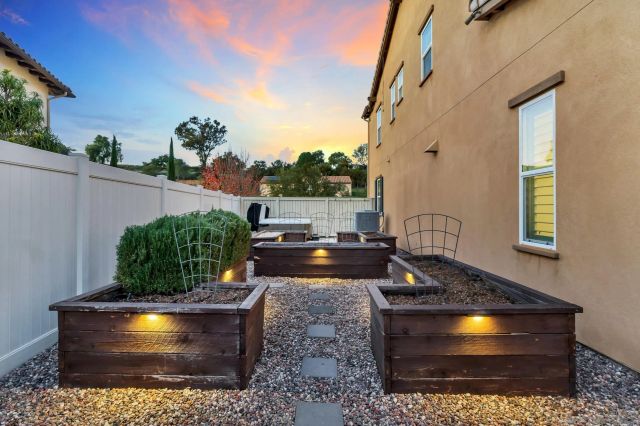 1128 Witherby Ln, Escondido, CA 92026