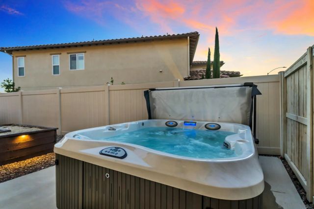 1128 Witherby Ln, Escondido, CA 92026