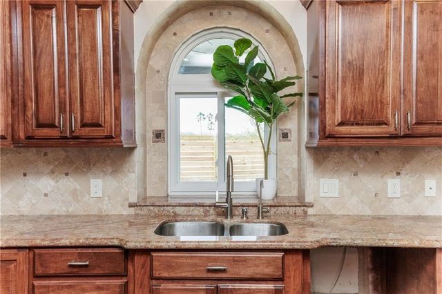 6402 Avignon St, Corpus Christi, TX 78414