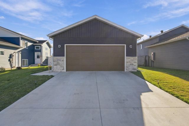 6762 Joseph Street, Horace, ND 58047