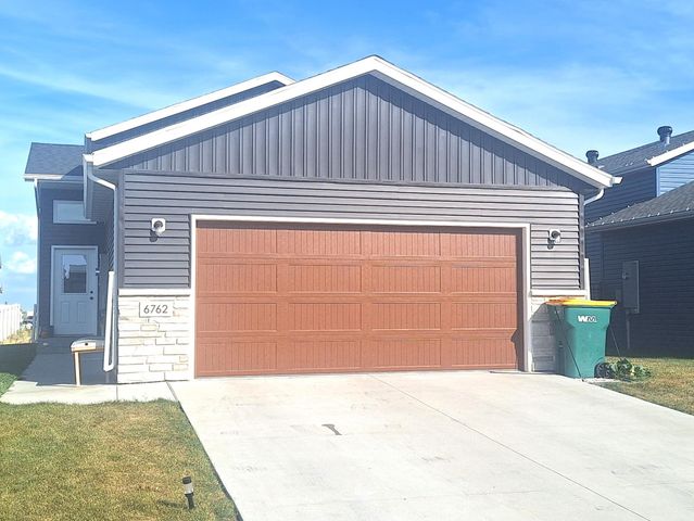 6762 Joseph Street, Horace, ND 58047