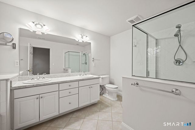 41 Park Place Circle 41, West Hartford, CT 06110