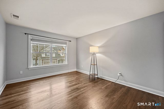 41 Park Place Circle 41, West Hartford, CT 06110