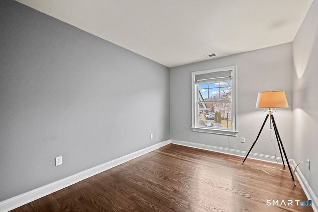 41 Park Place Circle 41, West Hartford, CT 06110