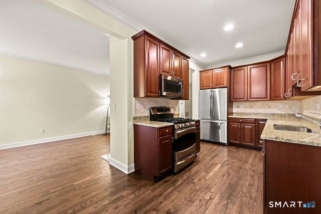 41 Park Place Circle 41, West Hartford, CT 06110