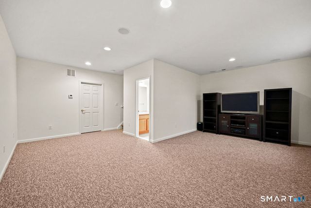 41 Park Place Circle 41, West Hartford, CT 06110