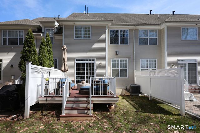 41 Park Place Circle 41, West Hartford, CT 06110