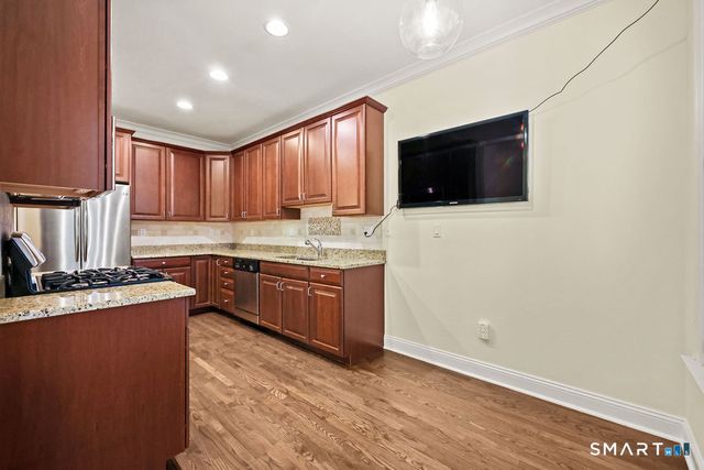 41 Park Place Circle 41, West Hartford, CT 06110