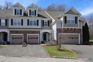 41 Park Place Circle 41, West Hartford, CT 06110