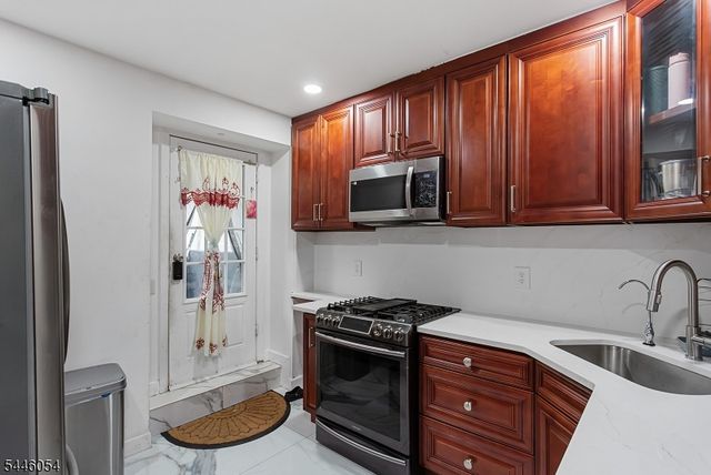 83 Westminster Pl, Garfield City, NJ 07026