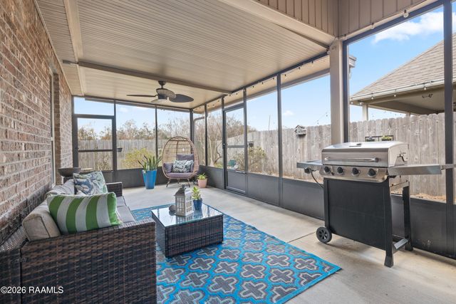 122 Bluegrass Creek Road, Youngsville, LA 70592